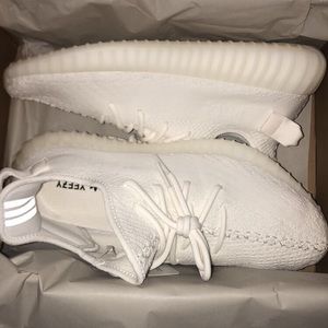 YEEZY BOOST 350 V2